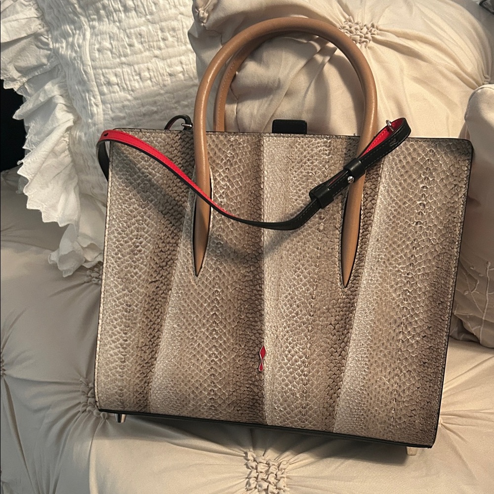 Elegant Tan and Black Snake designWomen's Handbag. Like New large Paloma